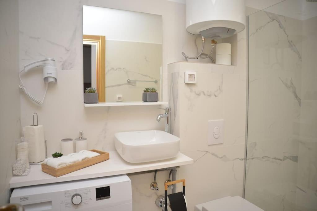 Design Flat With Impressive Boka Bay View Διαμέρισμα Κότορ Εξωτερικό φωτογραφία